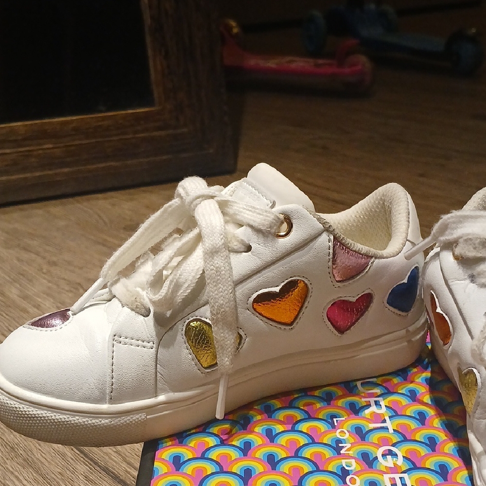 Kurt Geiger Mini Lane Love Sneakers with Heart Accents - Picture 5 of 6